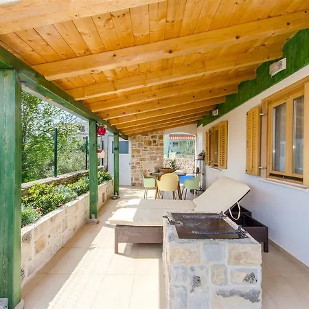 House Ara Ferienhaus Grohote